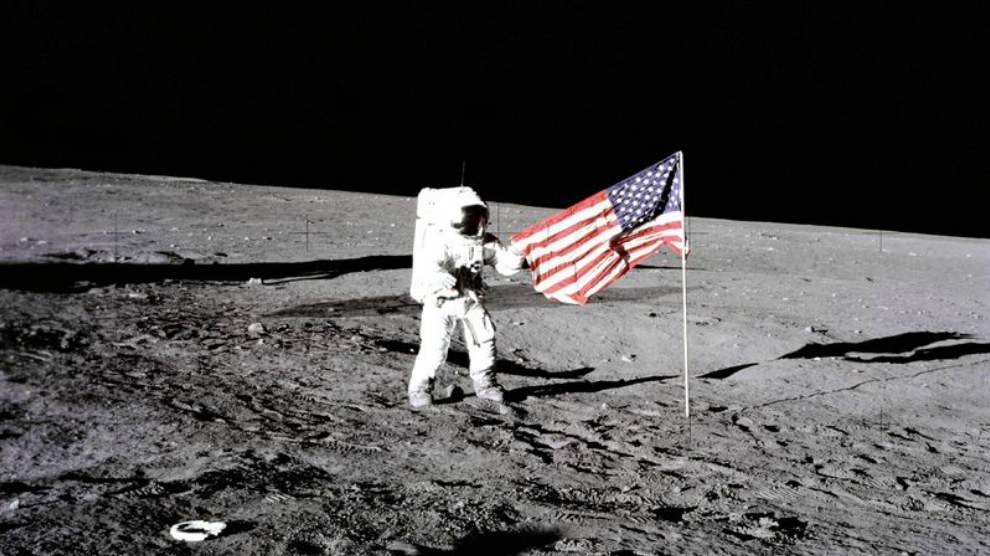क्या वाकई अमरीकी अंतरिक्ष यात्री नील आर्मस्ट्रांग चांद पर उतरे थे? अब रूस करेगा इसकी तहकीकात …