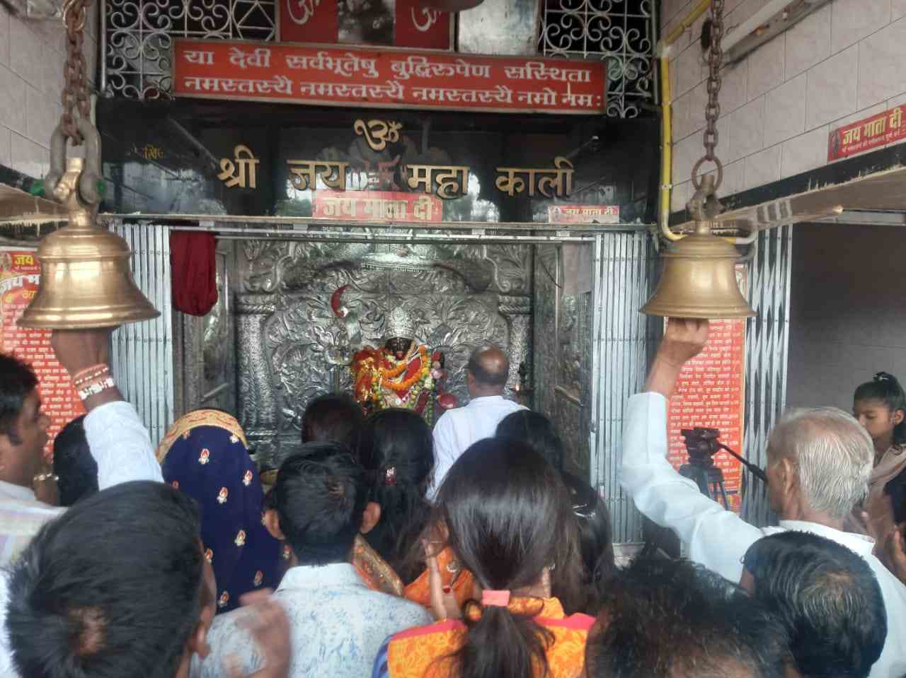 नवरात्र का पहला दिन आज, मां शैलपुत्री की पूजा अर्चना करने मंदिरों में उमड़ी भक्तों की भीड़…
