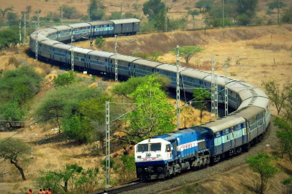 Railway ने Cancel की 265 ट्रेनें, देखे पूरी List