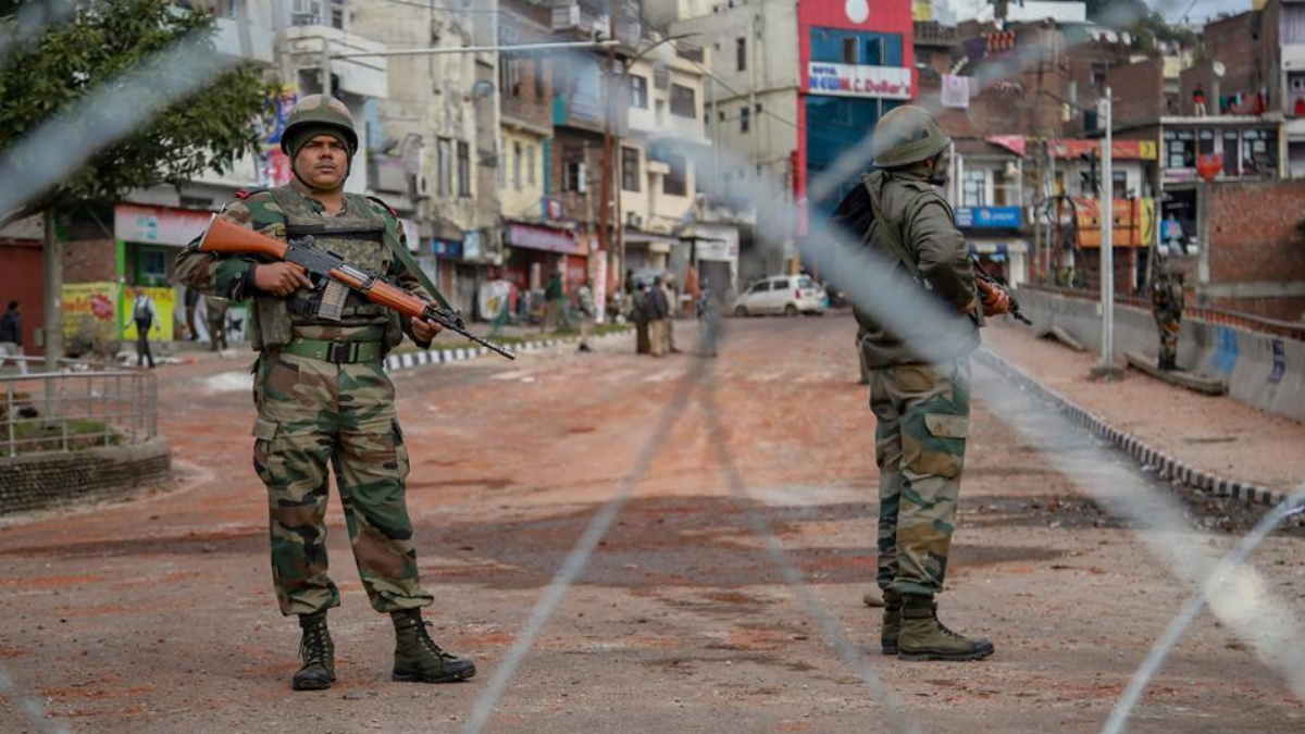 कश्मीर घाटी में लगाया गया दो दिन का कर्फ्यू, कल है धारा 370 हटने की पहली वर्षगांठ