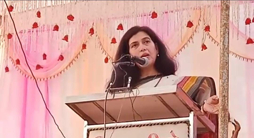 मरवाही उपचुनाव : भाजपा के महिला सम्मेलन में सरोज पाण्डेय का कांग्रेस पर बड़ा हमला, कहा- जो हम बहनों की इज्जत और अस्मिता से खेलती हो ऐसी सरकार को हमें जिताना नहीं है