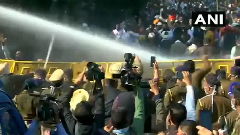 चंडीगढ़ LIVE VIDEO : मुख्यमंत्री आवास का घेराव करने जा रहे युवा कांग्रेसियों को जब पुलिसवालों ने रोका…
