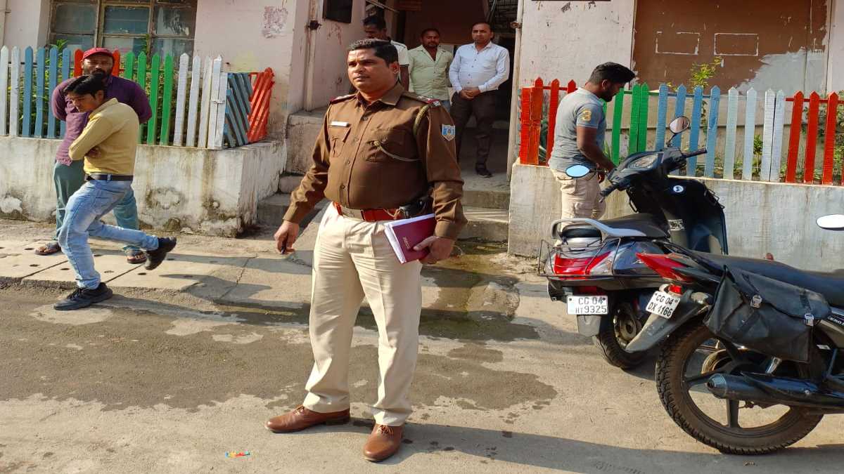 ब्रम्हानंद केस : बलात्कार और देह व्यापार मामले में शामिल आरक्षक केशव सिन्हा को गिरफ्तार करने राजधानी पहुंची झारखंड पुलिस
