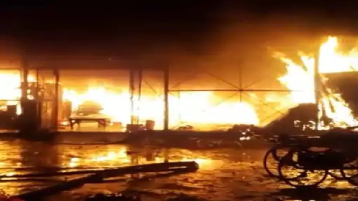 राजधानी की नवीन गल्ला मंडी में लगी भीषण आग, 20 दुकानें हुईं जलकर राख