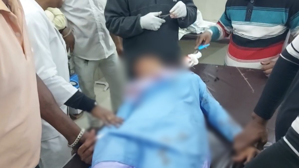 MP में फिर छात्रा से छेड़छाड़: विरोध करने पर आरोपी ने सिर पर डंडा मारकर किया लहूलुहान, अस्पताल मे भर्ती