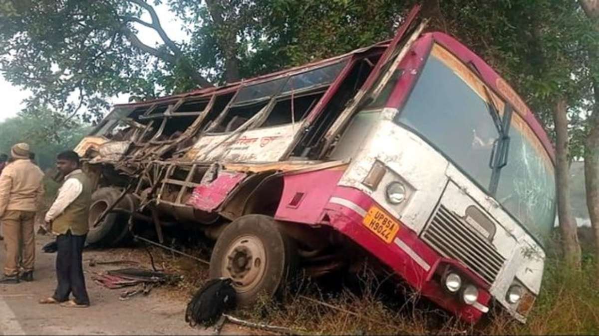 Road Accident : बस और ट्रक की भीषण टक्कर, 6 लोगों की मौत, 15 गंभीर