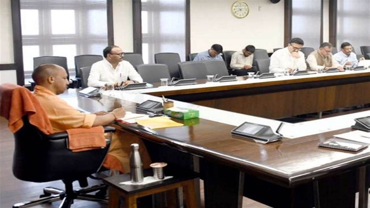 CM योगी ने की उच्चस्तरीय टीम-9 के साथ समीक्षा बैठक, दिए जरूरी दिशा-निर्देश