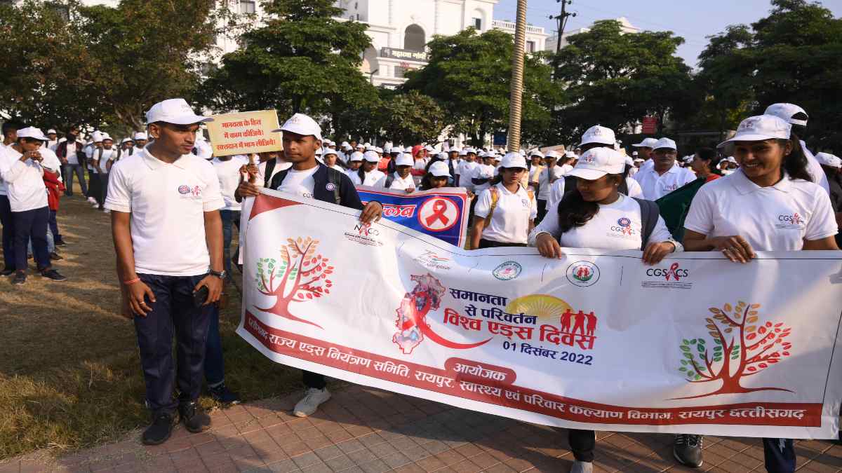 CG NEWS: विश्व एड्स दिवस पर 700 से अधिक छात्र-छात्राओं ने निकाली जागरुकता रैली, लोगों से की भेदभाव खत्म करने की अपील…