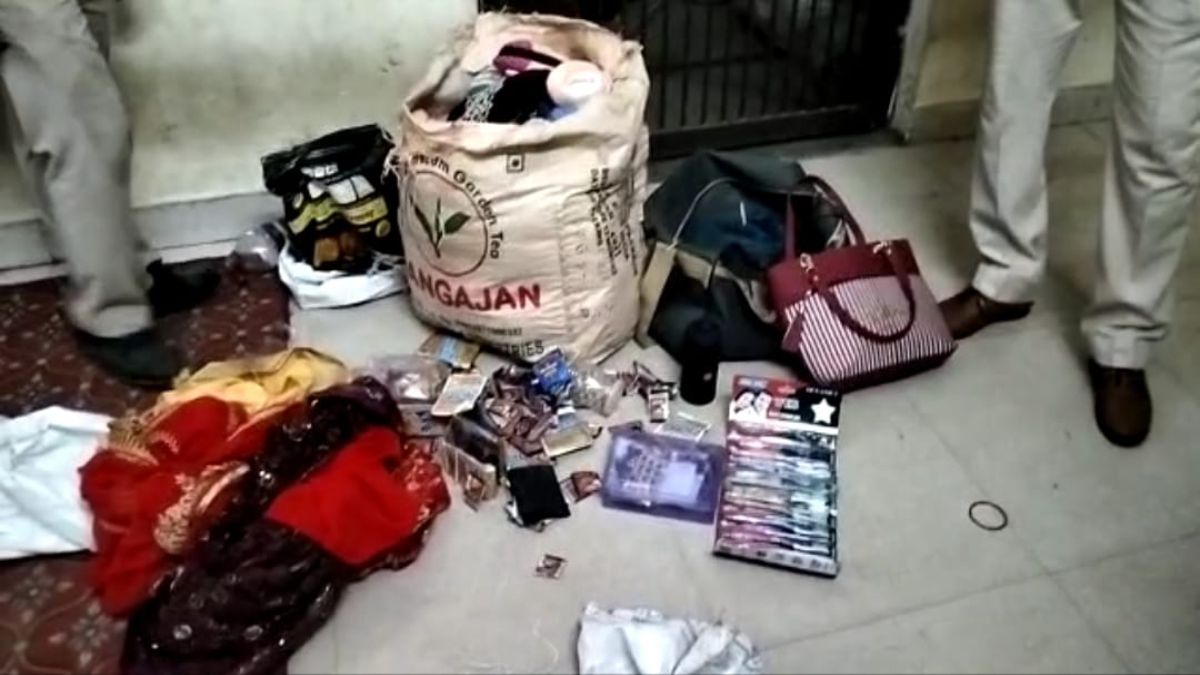 नाबालिग शातिर चोर गिरफ्तार: नकदी, चोरी के गर्म कपड़े और अन्य सामान बरामद, बड़े भाई की तलाश जारी