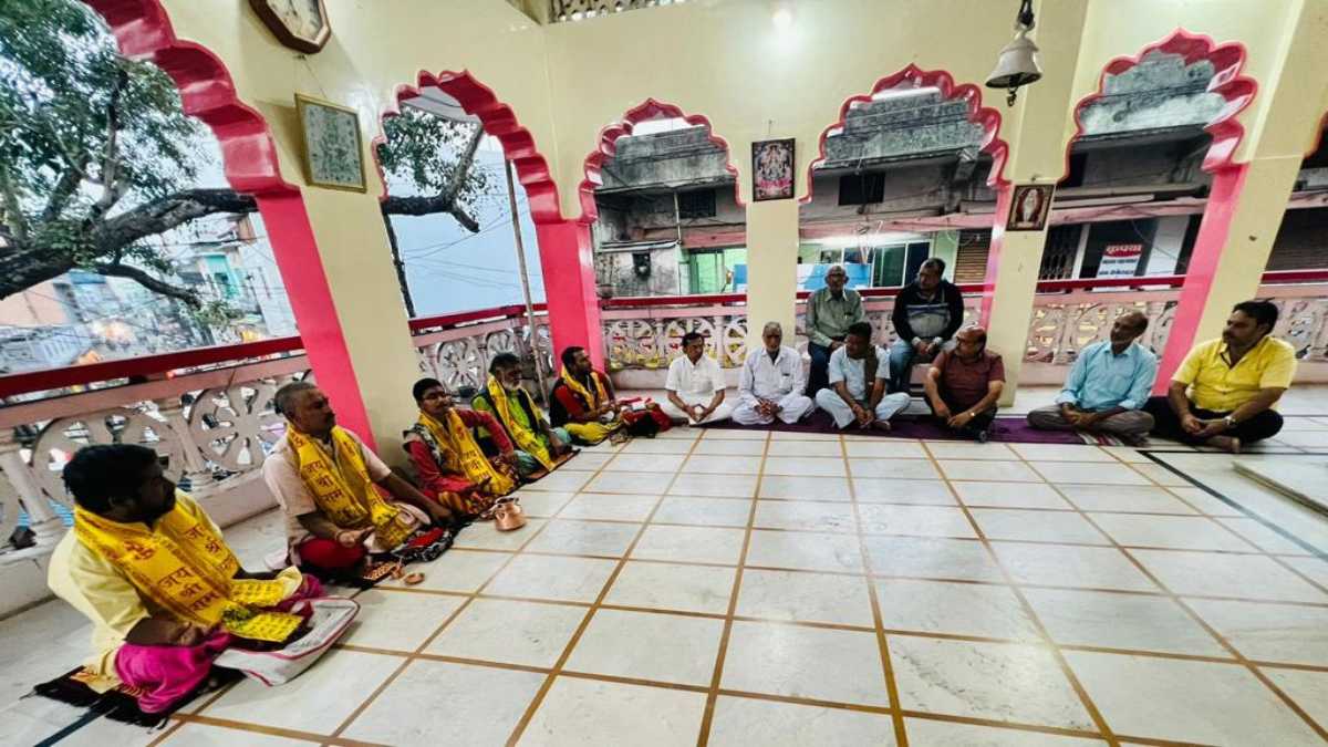 पीएम मोदी की मां के लिए सर्व गुजराती समाज ने “मातृ देवो भव: के साथ शुरू किया महामृत्युंजय मंत्र का जाप