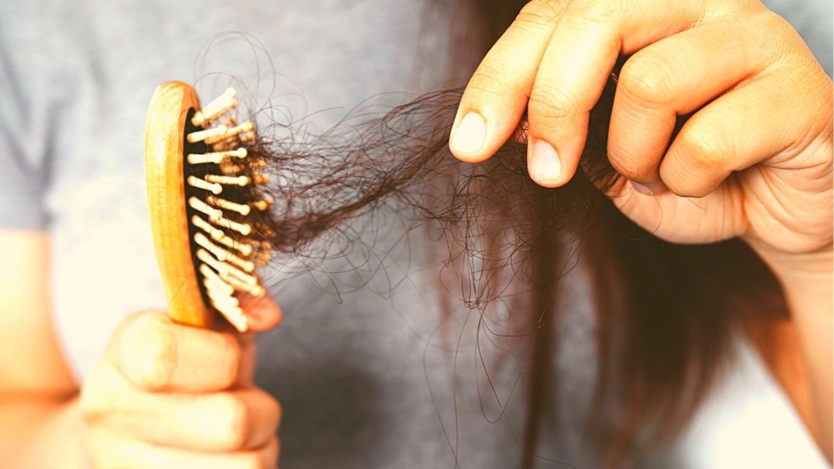 Hair Care Tips : आप भी बाल झड़ने से हैं परेशान, इन टिप्स को करें Follow, दिखेगा चमत्कार …
