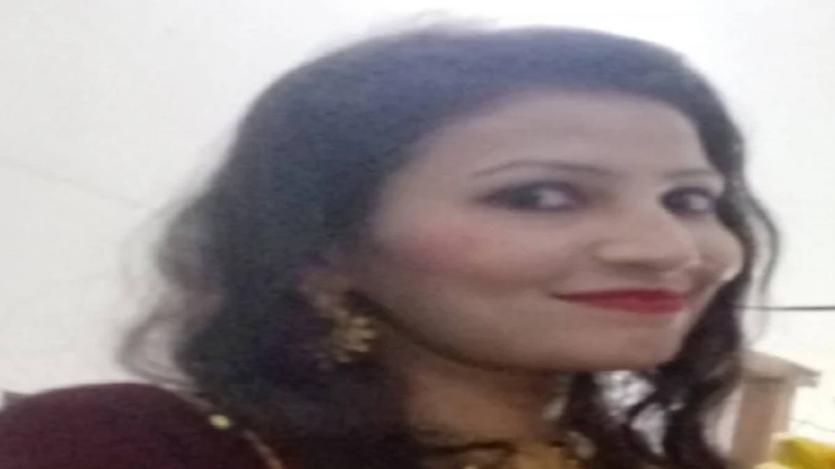 Crime News : पति ने की रस्सी से गला घोंटकर पत्नी की हत्या, शव को बोरी में बांधकर फेंका