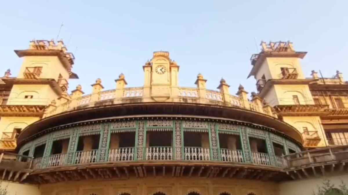 मध्य भारत प्रांत की पहली विधानसभा में ब्लैकआउट: म्यूजियम भी अंधेरे में डूबे, 1853 में बनी इस ऐतिहासिक इमारत की कहानी है बहुत खास, जानिए