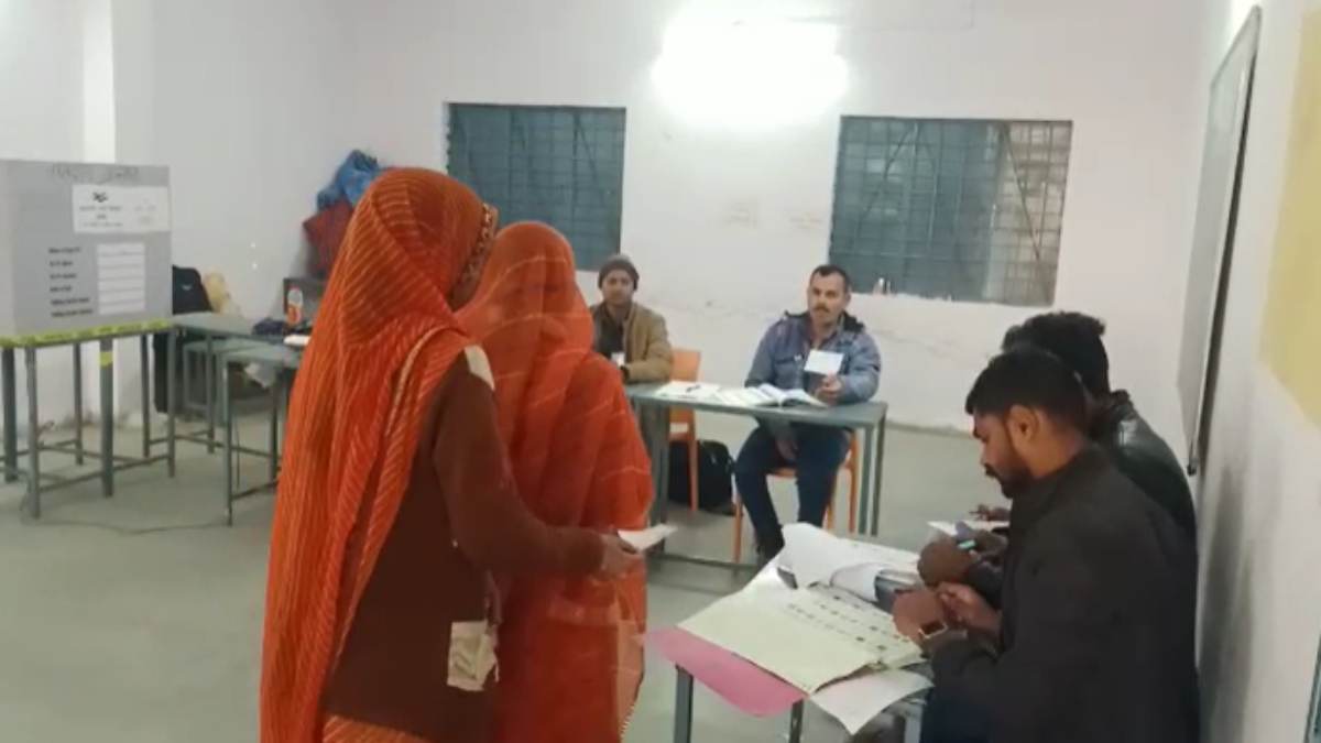 मध्य प्रदेश के 19 नगरीय निकाय में वोटिंग जारी: सुबह से EVM मशीन में कैद हो रहे वोट, 5 लाख से अधिक मतदाता करेंगे मतदान
