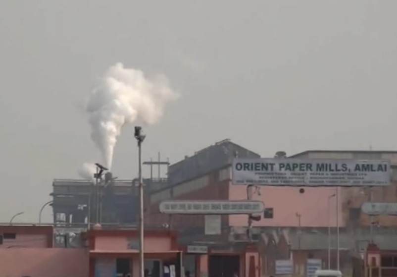 MP कागज कारखाने में बड़ी लापरवाही: 200 फीट ऊपर चिमनी से गिरा मजदूर, मौत, मामला दबाने में जुटा प्रबंधन