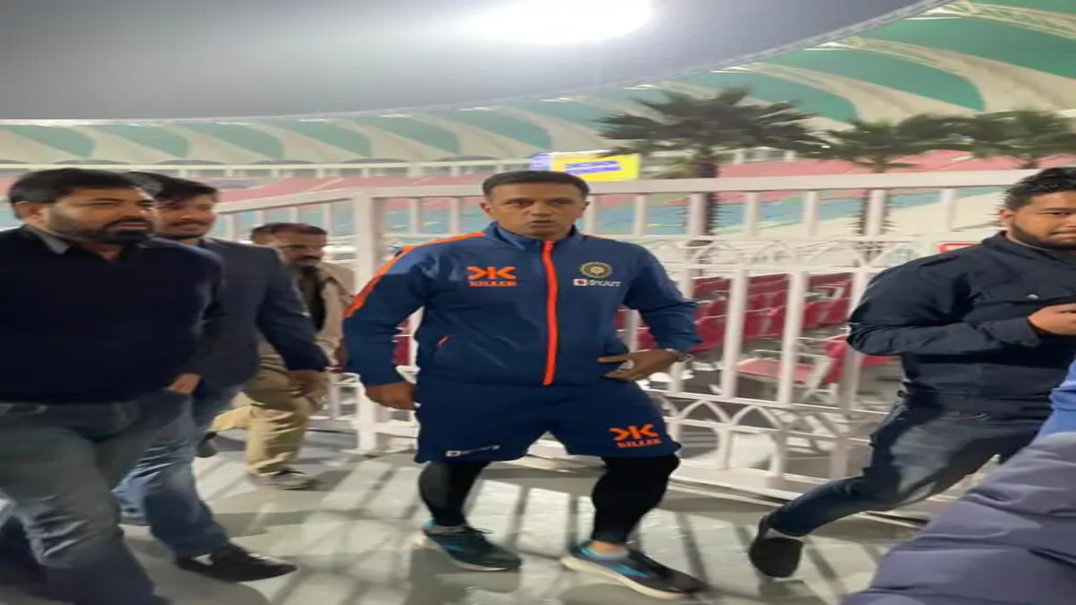 इंडिया और न्यूजीलैंड की टीम पहुंची लखनऊ, खिलाड़ियों का तालियों की गड़गड़ाहट के साथ किया स्वागत