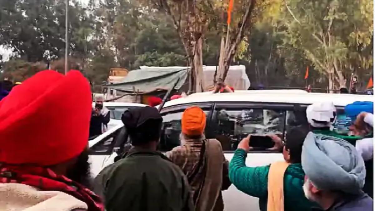 धामी की गाड़ी पर पत्थरबाजी : सिख कैदियों की रिहाई के प्रदर्शन में हुए थे शामिल, प्रदर्शनकारियों ने लहराई तलवार