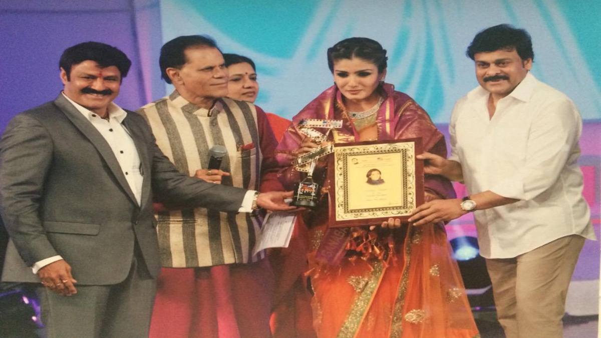 Raveena Tandon और RRR फिल्म के इस सिंगर को मिला पद्म श्री पुरस्कार, 106 हस्तियां पद्म पुरस्कार से हुई सम्मानित …