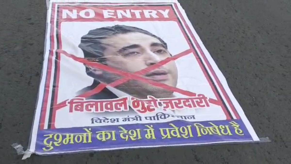 नो एंट्री इन इंडिया: कांग्रेस ने पाकिस्तान के विदेश मंत्री बिलावल भुट्टो के विरोध में लगाए पोस्टर, देश के दुश्मन को भारत आने पर रोक लगाने की मांग