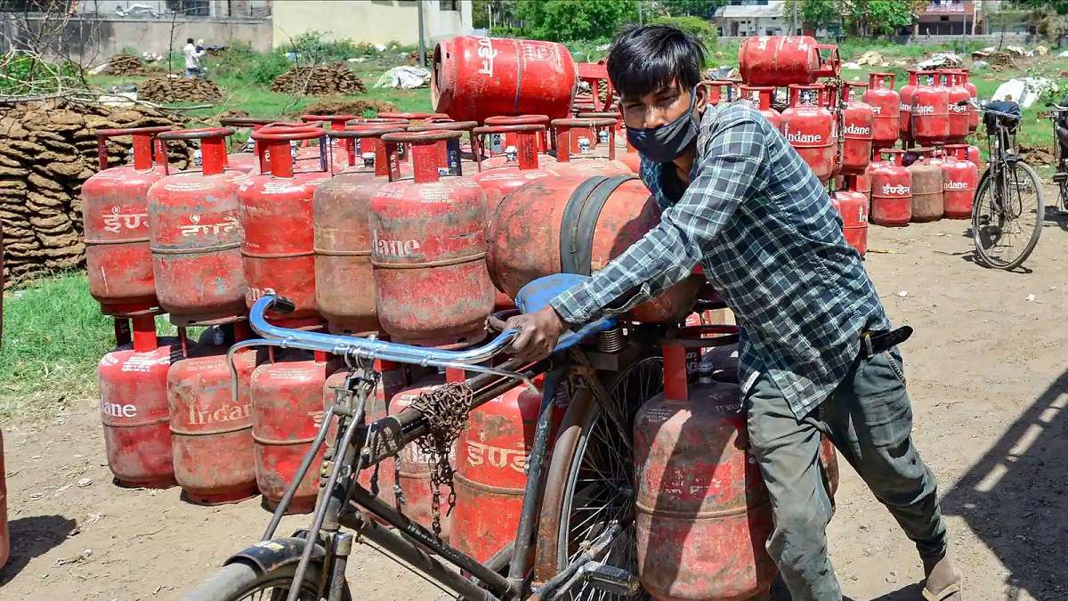 Rajasthan News: बीपीएल उज्ज्वला योजना के चयनित परिवारों को 500 रुपये में मिलेगा गैस सिलेंडर, रजिस्ट्रेशन की प्रक्रिया 24 अप्रैल से