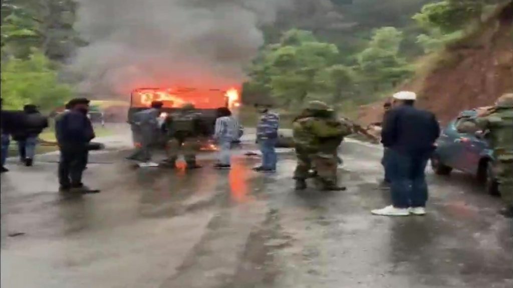 BIG BREAKING: जम्मू-कश्मीर के पुंछ में सेना की गाड़ी में लगी आग,