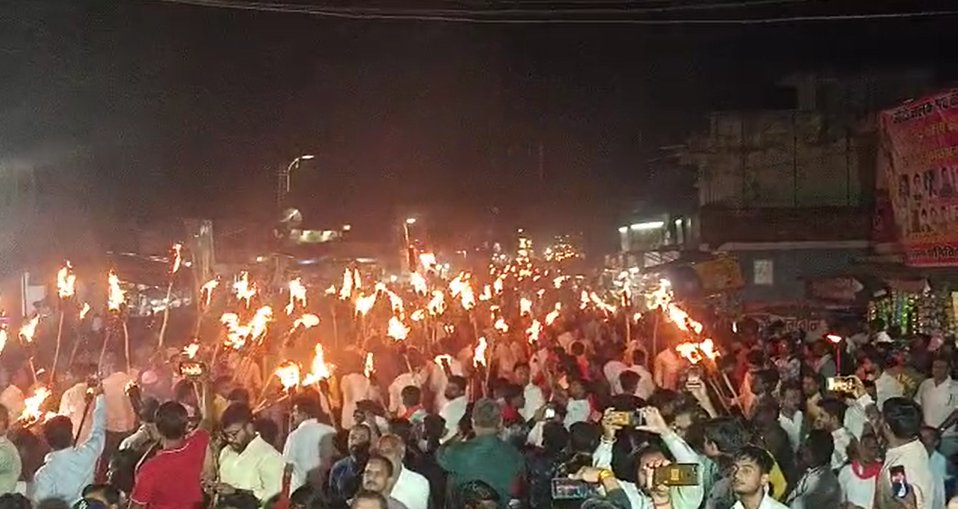 युवक कांग्रेस ने जबलपुर और टीकमगढ़ में निकाला मशाल जुलूसः राष्ट्रीय अध्यक्ष श्रीनिवास बोले- राहुल गांधी की सदस्यता खत्म करना लोकतंत्र की हत्या करने जैसा