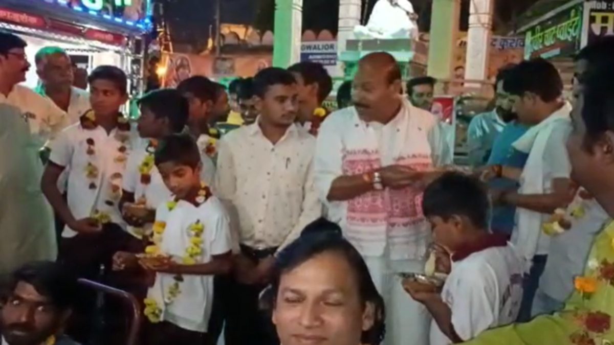 MP: मोदी के मंत्री ने दिव्यांग बच्चों को दी पार्टी, हो रही तारीफ