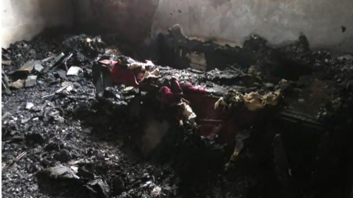 जबलपुर में जिंदा जली दिव्यांग महिला: शॉर्ट सर्किट के कारण घर में लगी आग, घटना से सहमे लोग