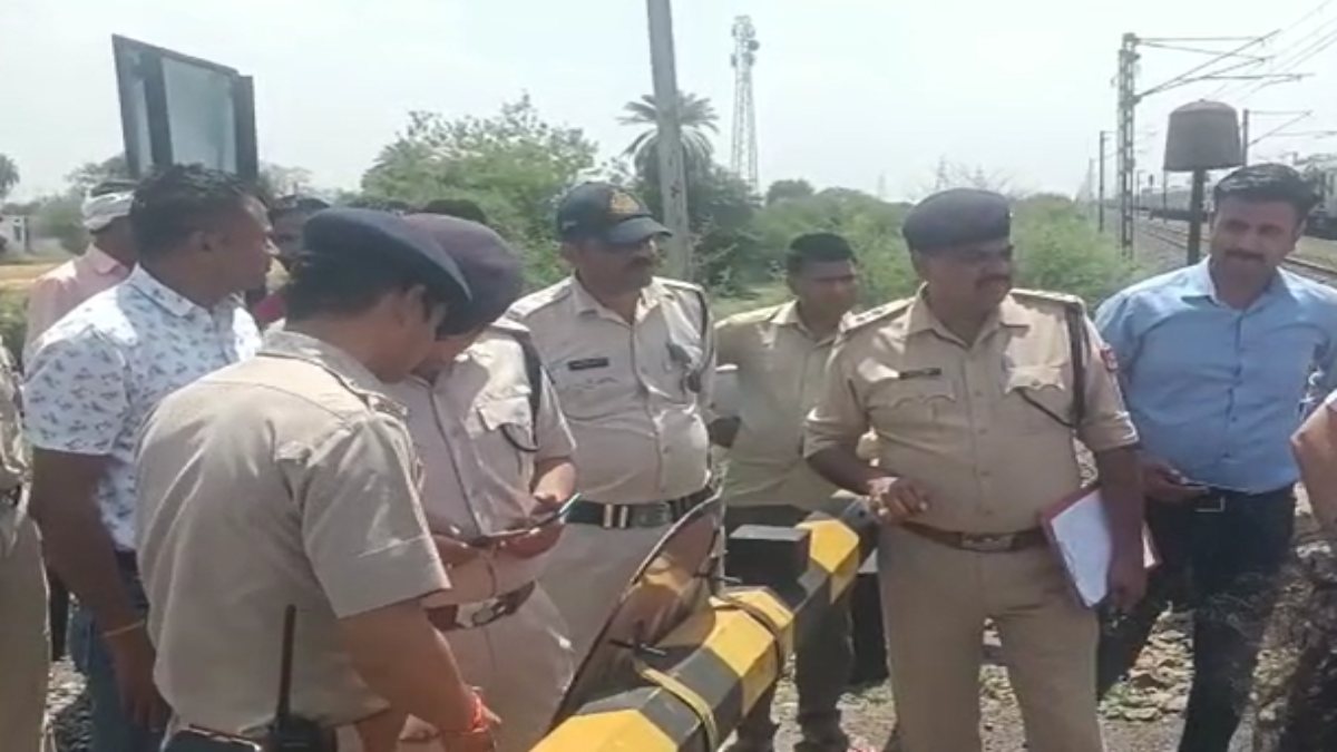 विदिशा में मालगाड़ी से टकराई बोलेरो गाड़ी: मौके पर पहुंचे जीआरपी और आरपीएफ के अधिकारी, फिर…