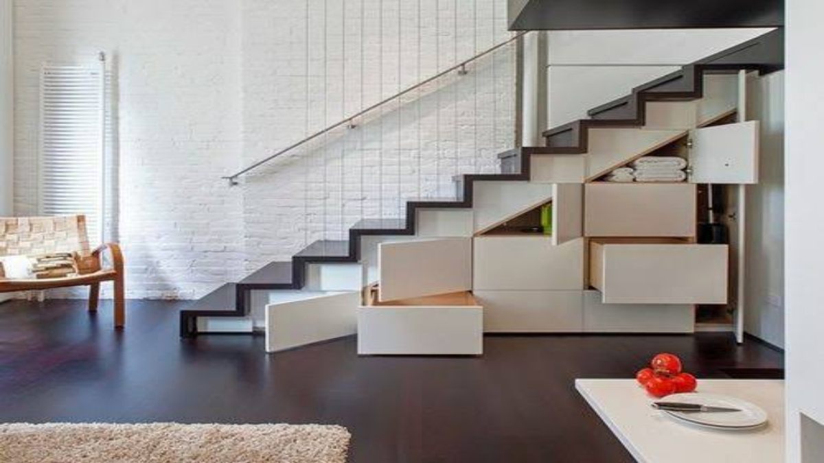Vastu Tips : वास्तु के अनुसार घर की सीढियां बनवाते समय आकार का रखें ध्यान, सीढ़ियों की दिशा और संख्या भी देखें …