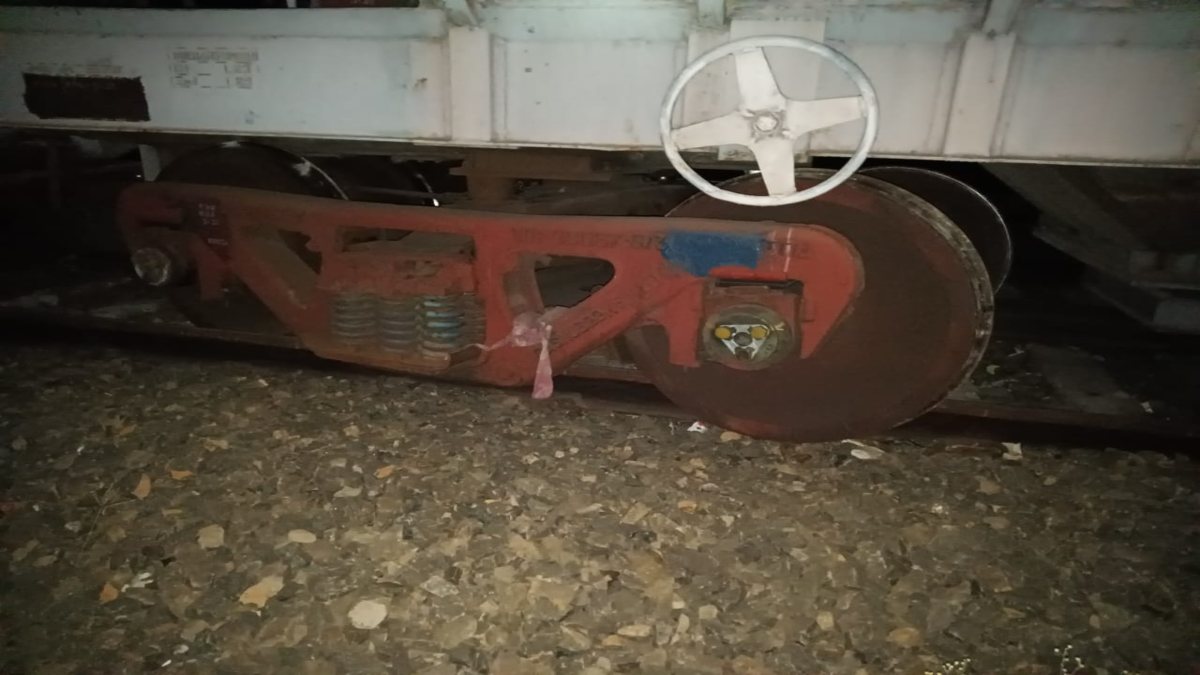 MP में मालगाड़ी के दो डिब्बे पटरी से उतरेः बैतूल चिचंड़ा स्टेशन के पास हुई दुर्घटना, रेल यातायात सामान्य