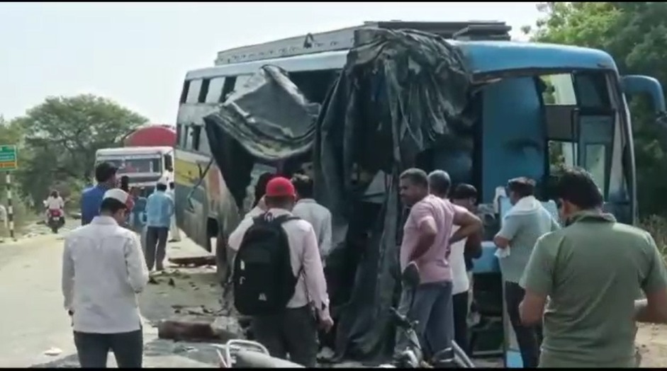 MP उज्जैन मक्सी रोड़ सड़क हादसा अपडेटः एक ही परिवार के चार लोगों की मौत, 15 से अधिक यात्री घायल, वीडियोकोच बस यूपी से अहमदाबाद जा रही थी