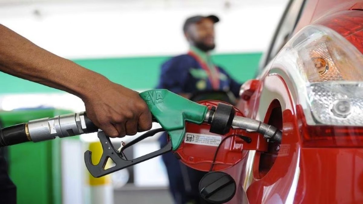 Petrol Diesel Price Today : पेट्रोल डीजल के दामों में आई गिरावट, जानिए किन शहरों में सस्ता मिल रहा तेल ?