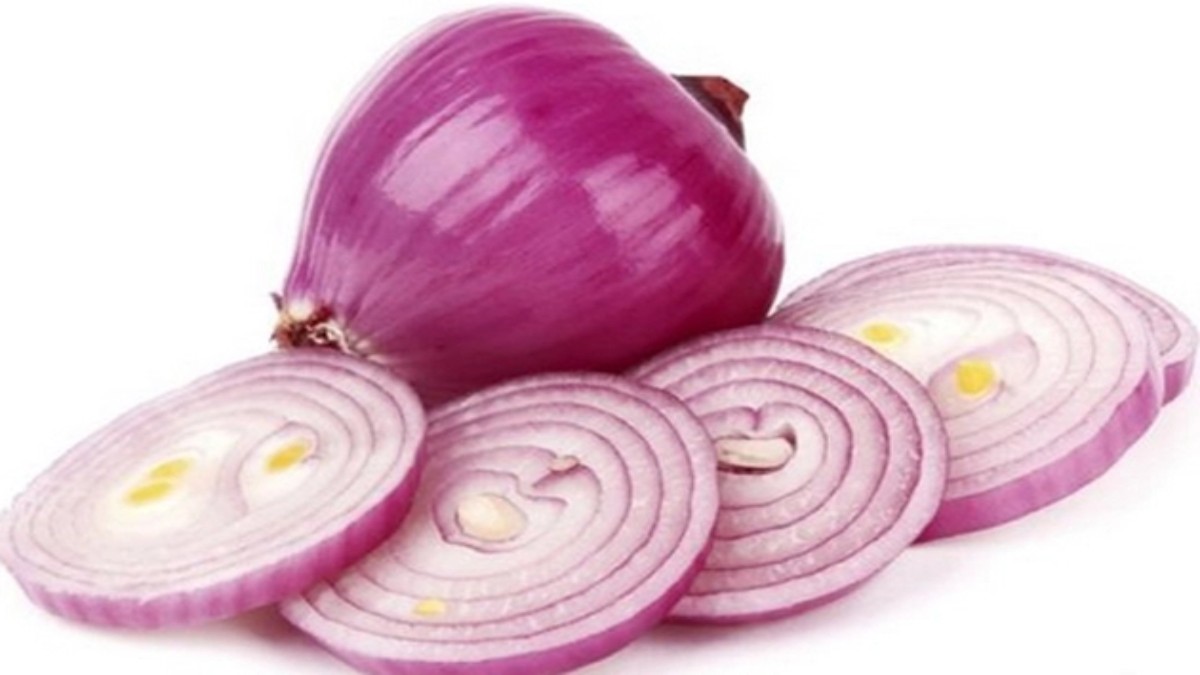 Benefits of Onion: हीट स्ट्रोक जैसी समस्याओं से दूर रखता है प्याज, सेहत को मिलते है कई फायदे…