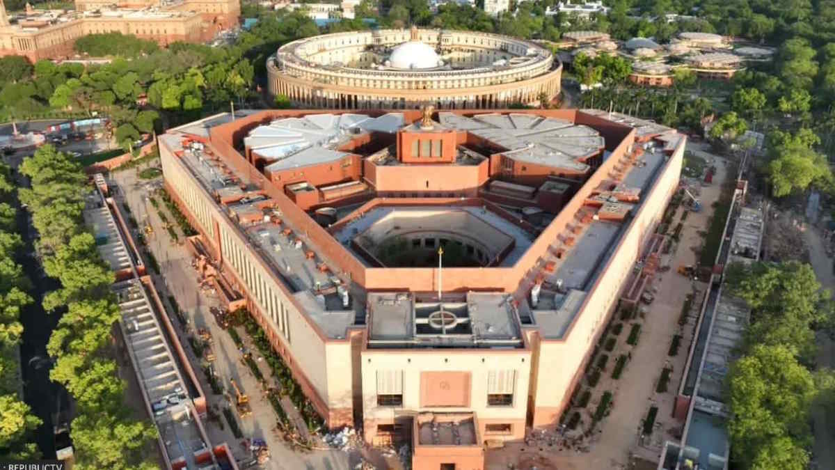 ‘एक भारत, श्रेष्ठ भारत’ का प्रतीक बना नया संसद भवन, महाराष्ट्र का सागौन, उत्तर प्रदेश की कालीन, तो राजस्थान के पत्थर का हुआ है इस्तेमाल…