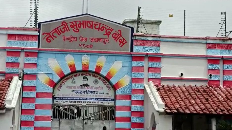 जबलपुर क्राइम न्यूजः हिस्ट्रीशीटर बदमाश ने जेल से डॉक्टर को दी धमकी, केस दर्ज, इधर आर्मी जवान के साजिश का पर्दाफाश, साढ़े 11 लाख घर से बरामद