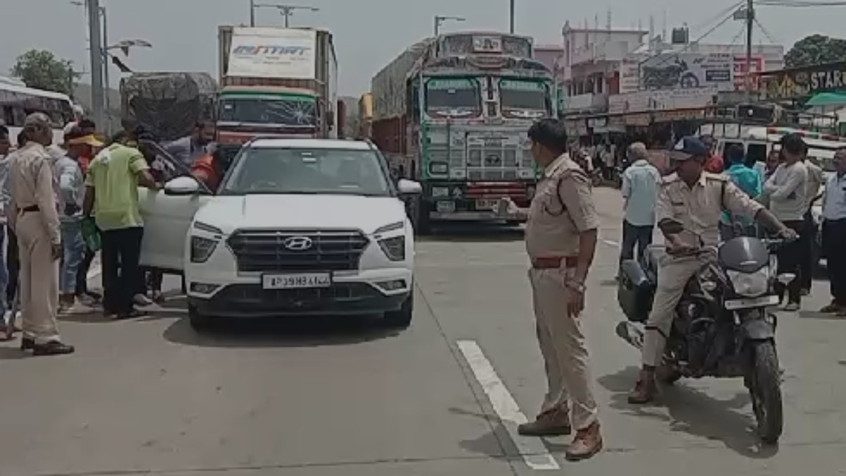 फिल्मी स्टाइल में पकड़ाई चोरी की लक्जरी कार: दिल्ली से जा रहे थे हैदराबाद, 2 संदेही पुलिस हिरासत में