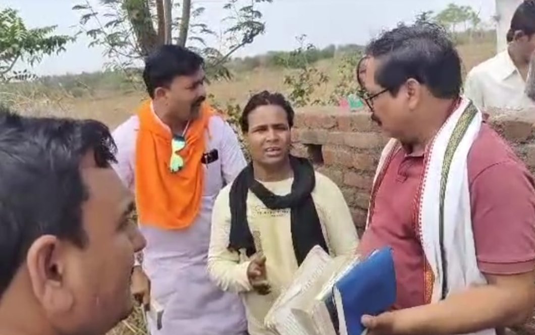 MP के आदिवासी बाहुल्य जिले में धर्मांतरणः पुलिस ने तीन लोगों को किया गिरफ्तार, राष्ट्रीय अनुसूचित जाति आयोग ने मिशनरीज की जांच के लिए एसपी को लिखा पत्र