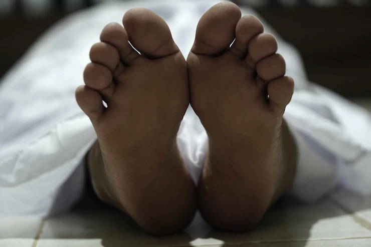 Delhi News: कार में AC चलाकर सो रहे युवक की मौत