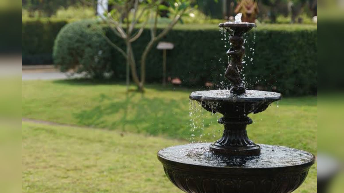 Vastu Tips for Water Fountain- घर की सजावट के लिए फव्वारा या वाटर फाउंटेन लगाना होता है शुभ, यहाँ जाने वास्तु के अनुसार घर की किस दिशा में होना चाहिए फाउंटेन…