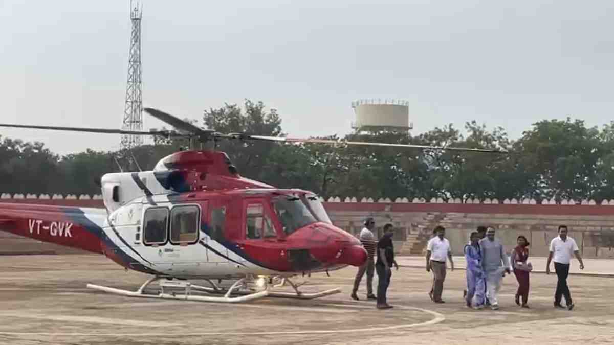 10वीं-12वीं के टाॅपरों ने हेलीकॉप्टर से की सैर VIDEO : CM भूपेश बघेल करेंगे सम्मानित, सभी टॉपरों को दिए जाएंगे डेढ़ लाख रुपए