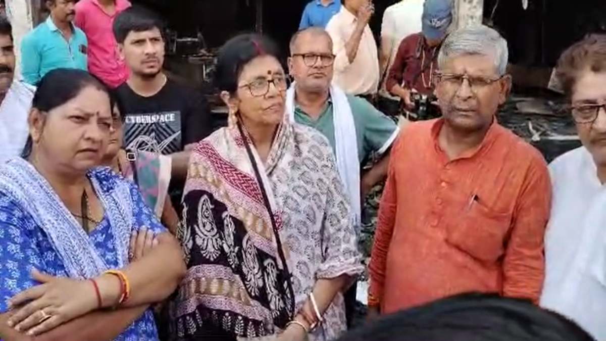 Korba Fire Death 3 People: Indira Commercial Complex में लगी थी आग, MP Jyotsna Mahant ने किया निरीक्षण, मृतकों को 4-4 लाख मुआवजे का ऐलान