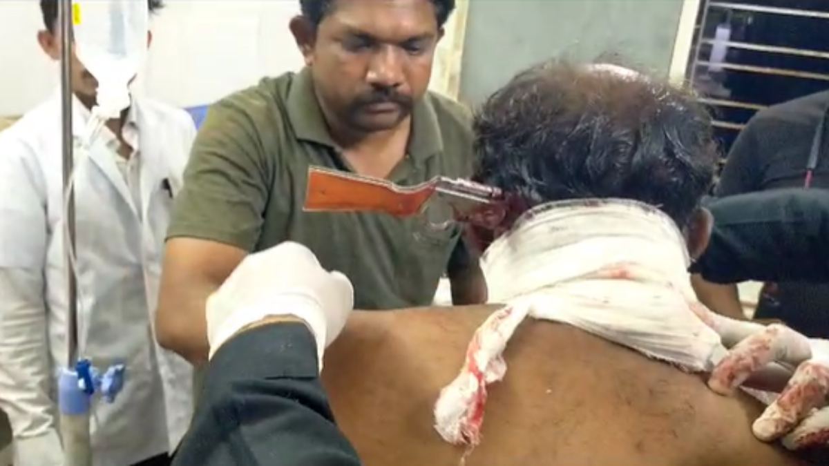 किसान पर जानलेवा हमला: गर्दन में फंसे चाकू के साथ इंदौर रेफर, हमलावरों की तलाश में जुटी पुलिस
