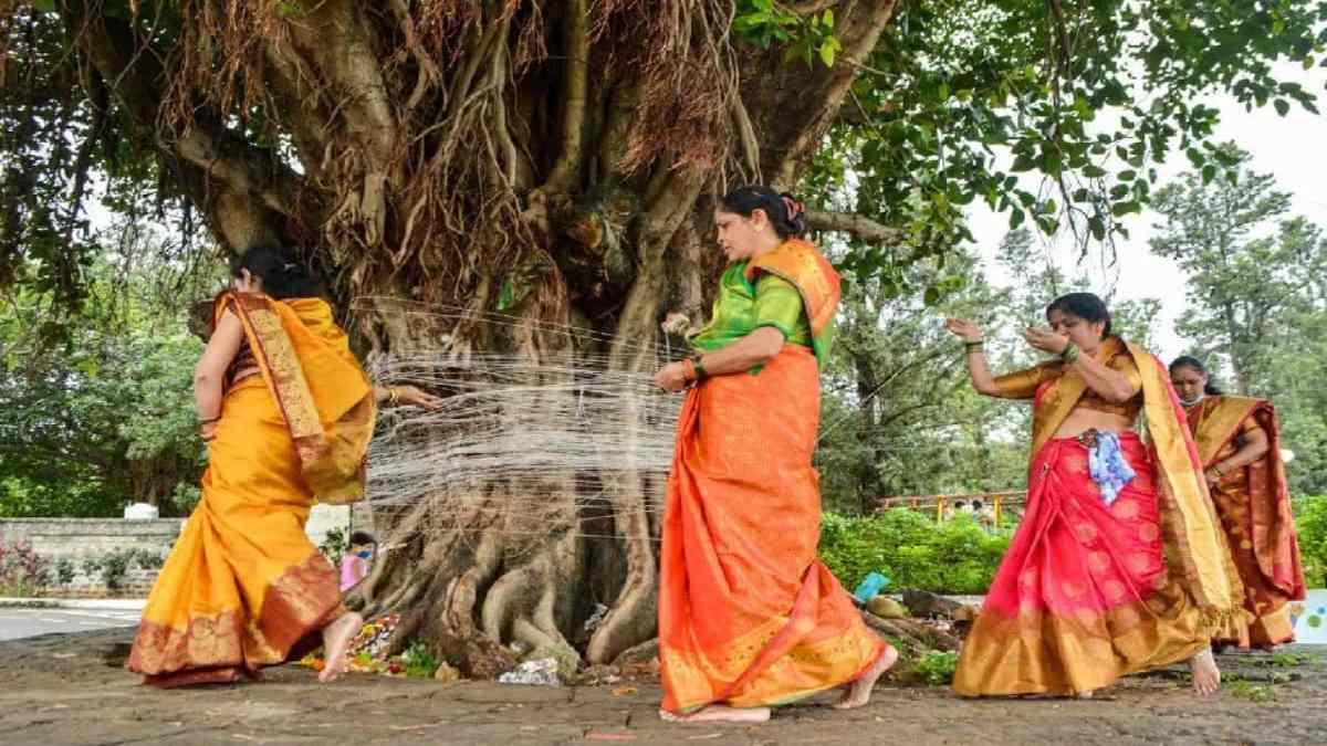 Vat Savitri Purnima 2023: शनिदेव की कृपा पाने का सर्वोत्तम दिन है वट सावित्री पूर्णिमा, जानिए महत्व, तिथि और शुभ मुहूर्त