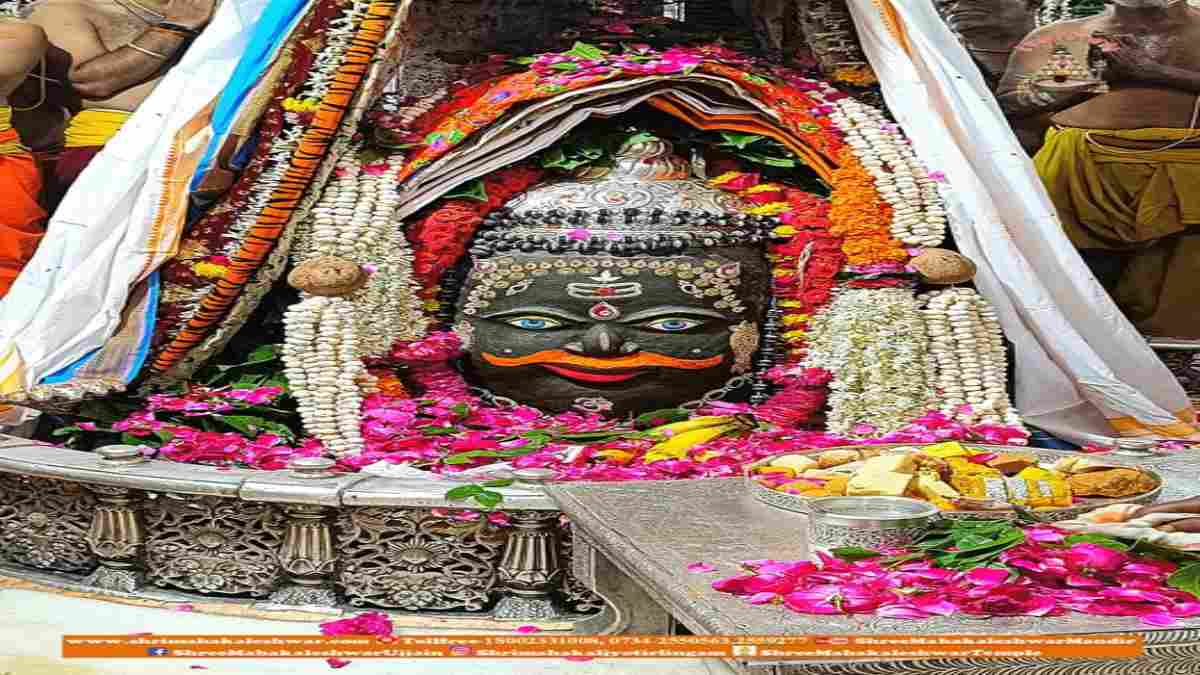 श्रावण मास का आज तीसरा सोमवार: Mahakal मंदिर में लगी भक्तों की भीड़, शाम को  प्रजा का हाल जानने निकलेंगे भगवान महाकाल - Lalluram
