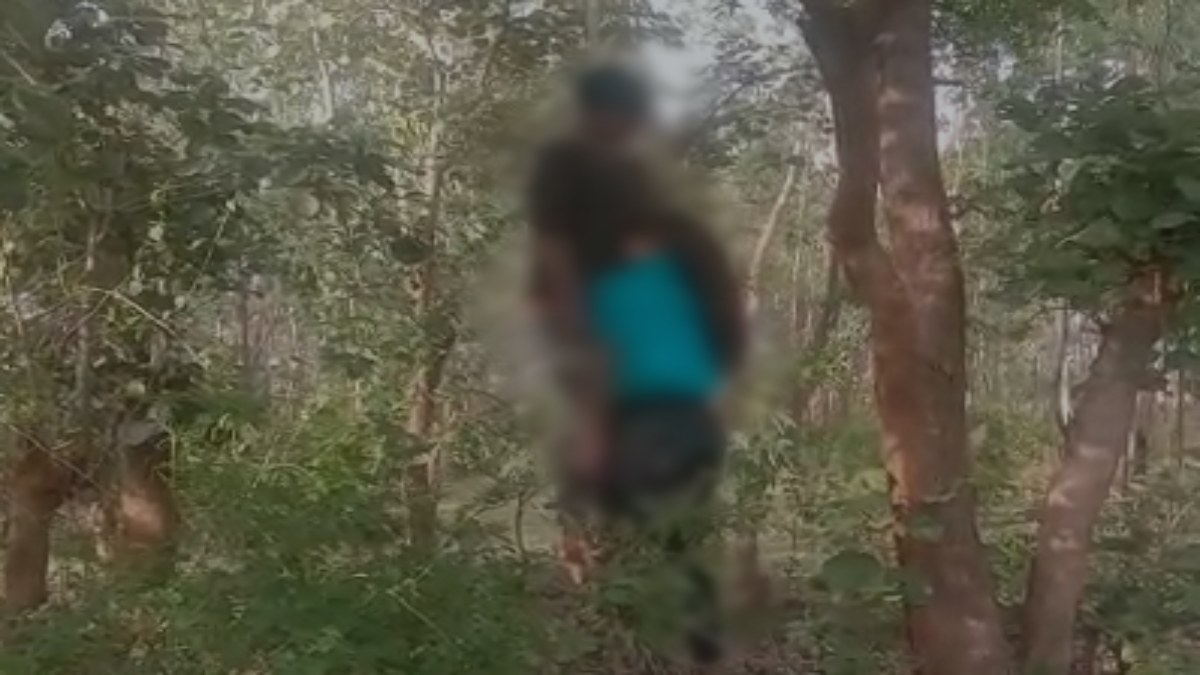 नाबालिग प्रेमी युगल ने जंगल में लगाई फांसी: पेड़ में एक ही फंदे पर लटका मिला शव, फैली सनसनी   
