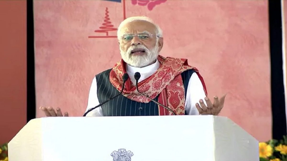 काशी को PM ने दी 12 हजार करोड़ की सौगात, CM योगी ने प्रधानमंत्री मोदी को बताया नए भारत के निर्माता