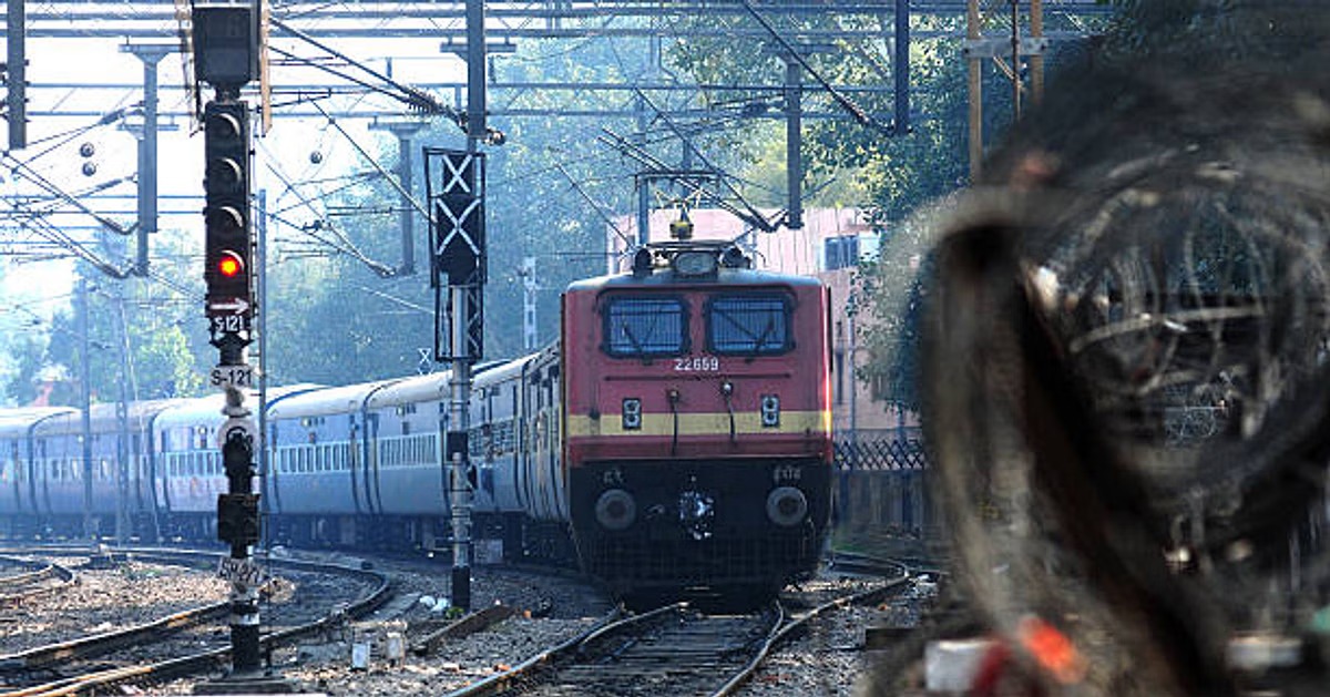 IRCTC का शिव भक्तों को तोहफा: श्रावण माह में 7 ज्योतिर्लिंग के कर सकेंगे दर्शन, MP के तीर्थयात्रियों के लिए  18 से चलेगी भारत गौरव पर्यटक ट्रेन