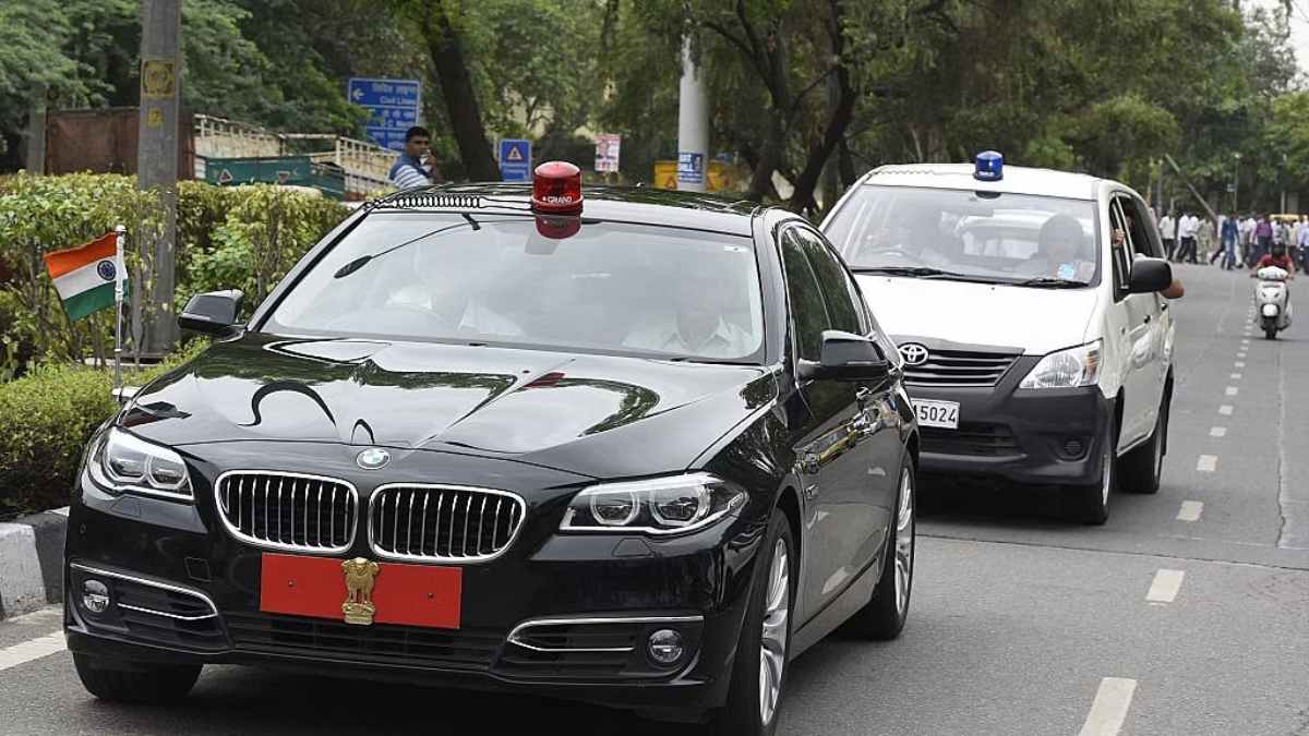 VIP Cars: वीआईपी कारों से हट सकता है सायरन, जानें क्या है नितिन गडकरी का प्लान