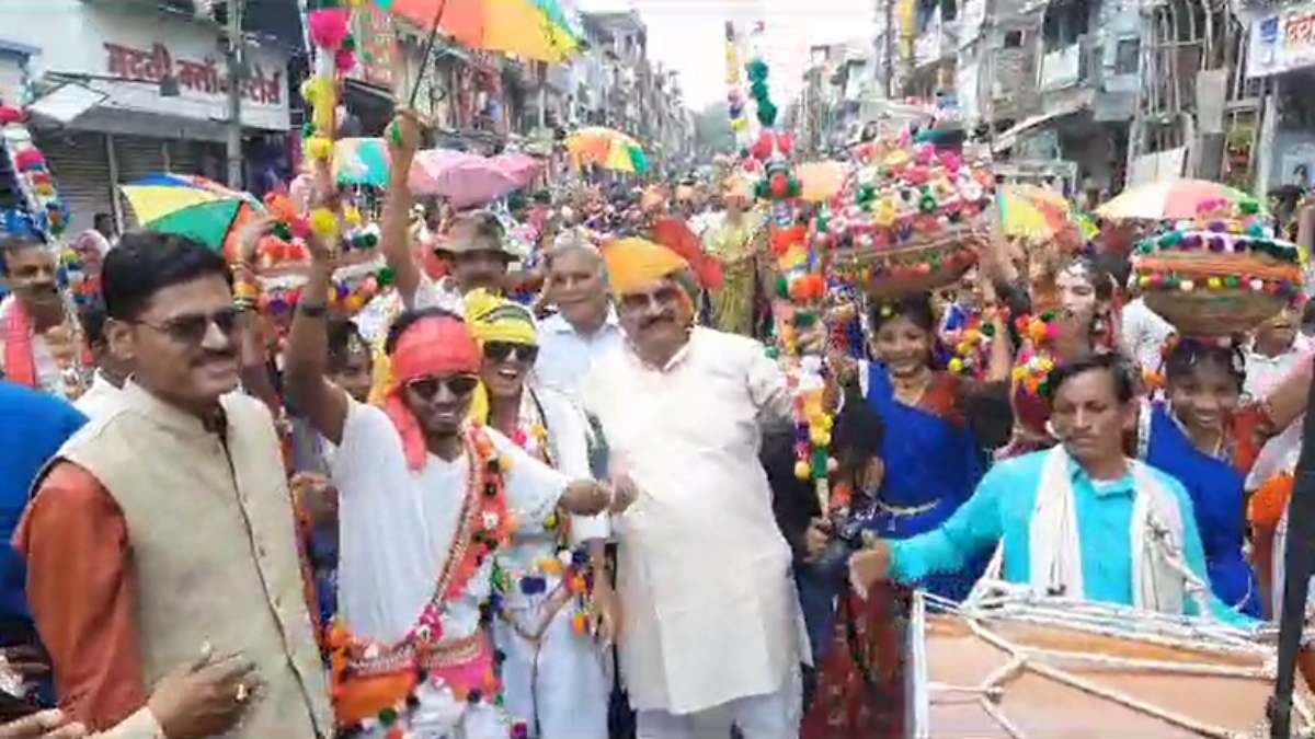 हरफनमौला कलाकार किशोर कुमार की जयंतीः गृह जिले में मनाया गौरव दिवस, वन मंत्री विजय शाह थिरकते नजर आए